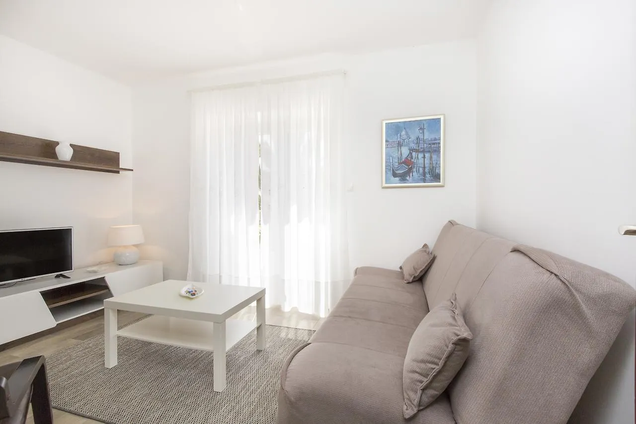 Apartments Alenka Labin 0*, Labin (Istria) Croatia