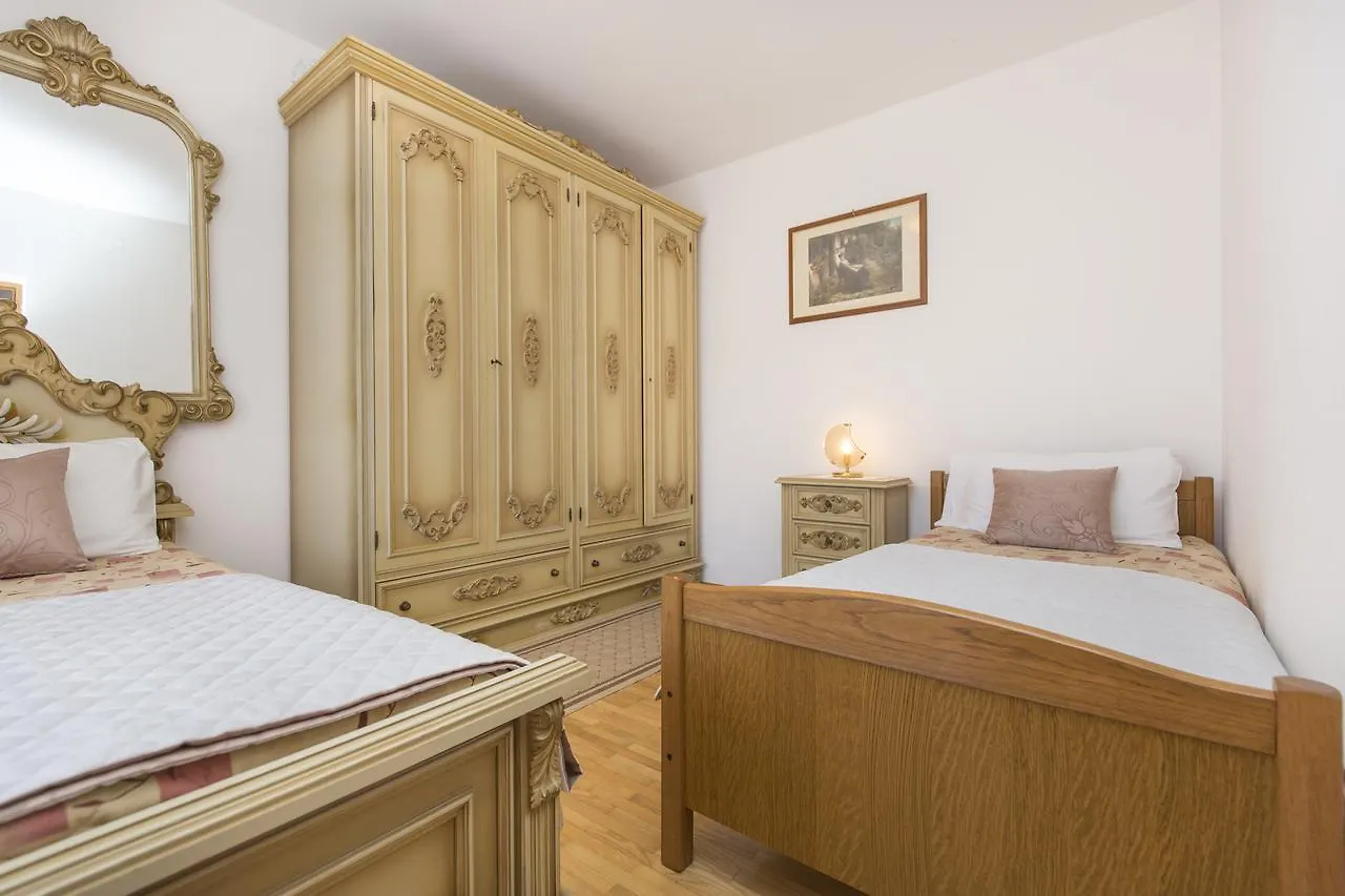 Apartments Alenka Labin